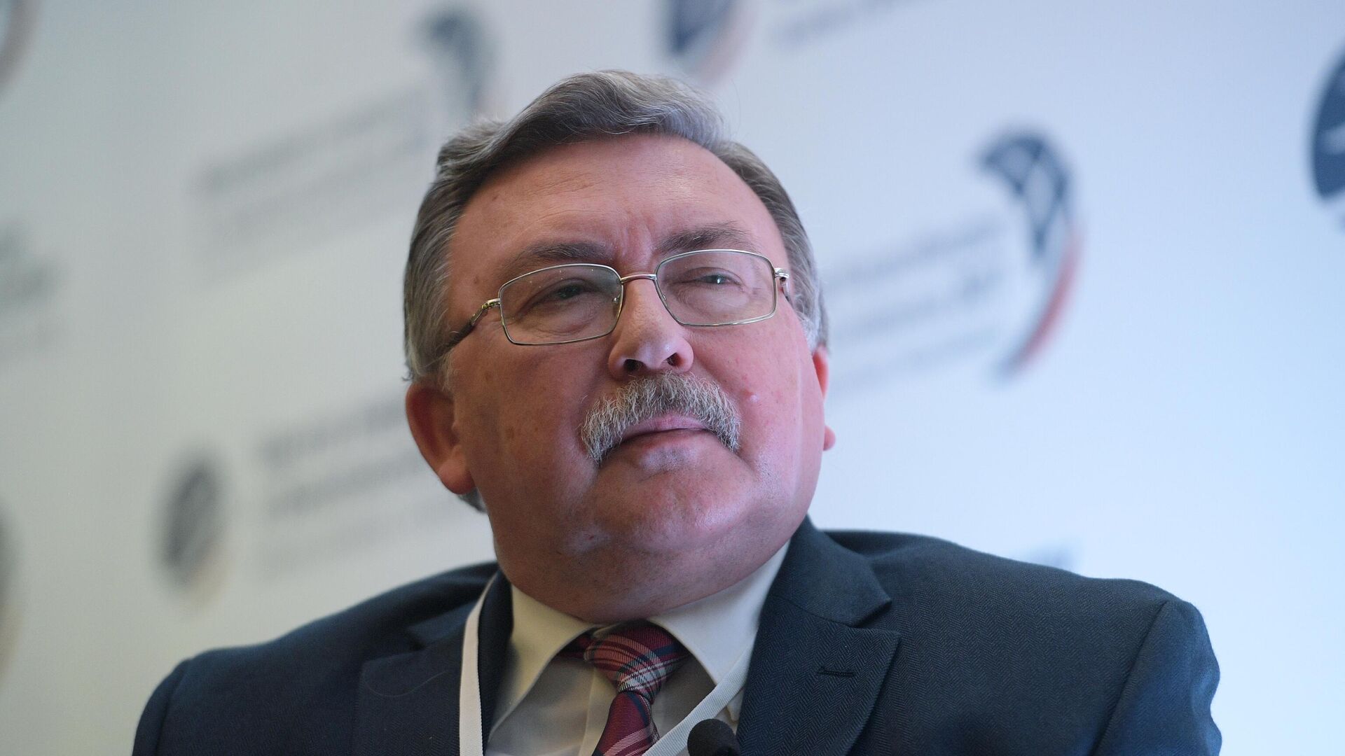Ульянов обвинил Лондон в попытках помешать урегулированию на Украине
